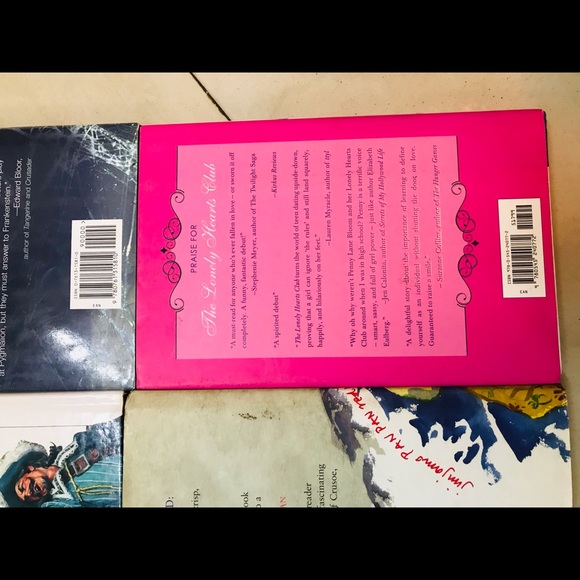 🎁Set of 4 hardcover books - Picture 9 of 10